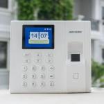 Control d'accès DS-K1A8503MF-B Terminal de pointage par empreinte digitale value série