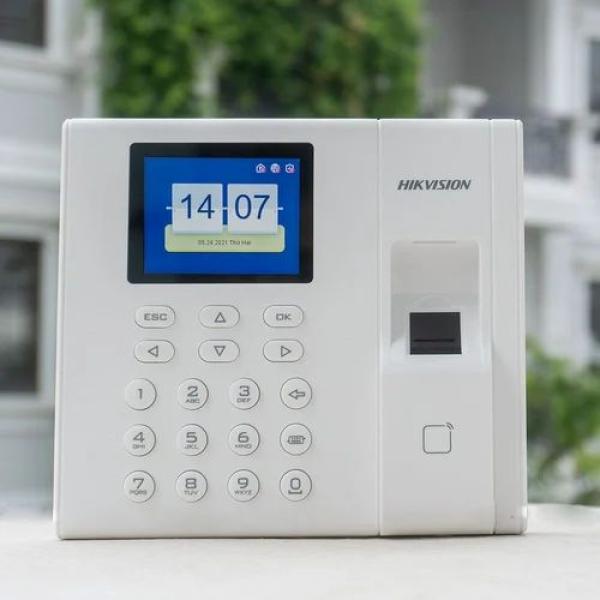 Control d'accès DS-K1A8503MF-B Terminal de pointage par empreinte digitale value série